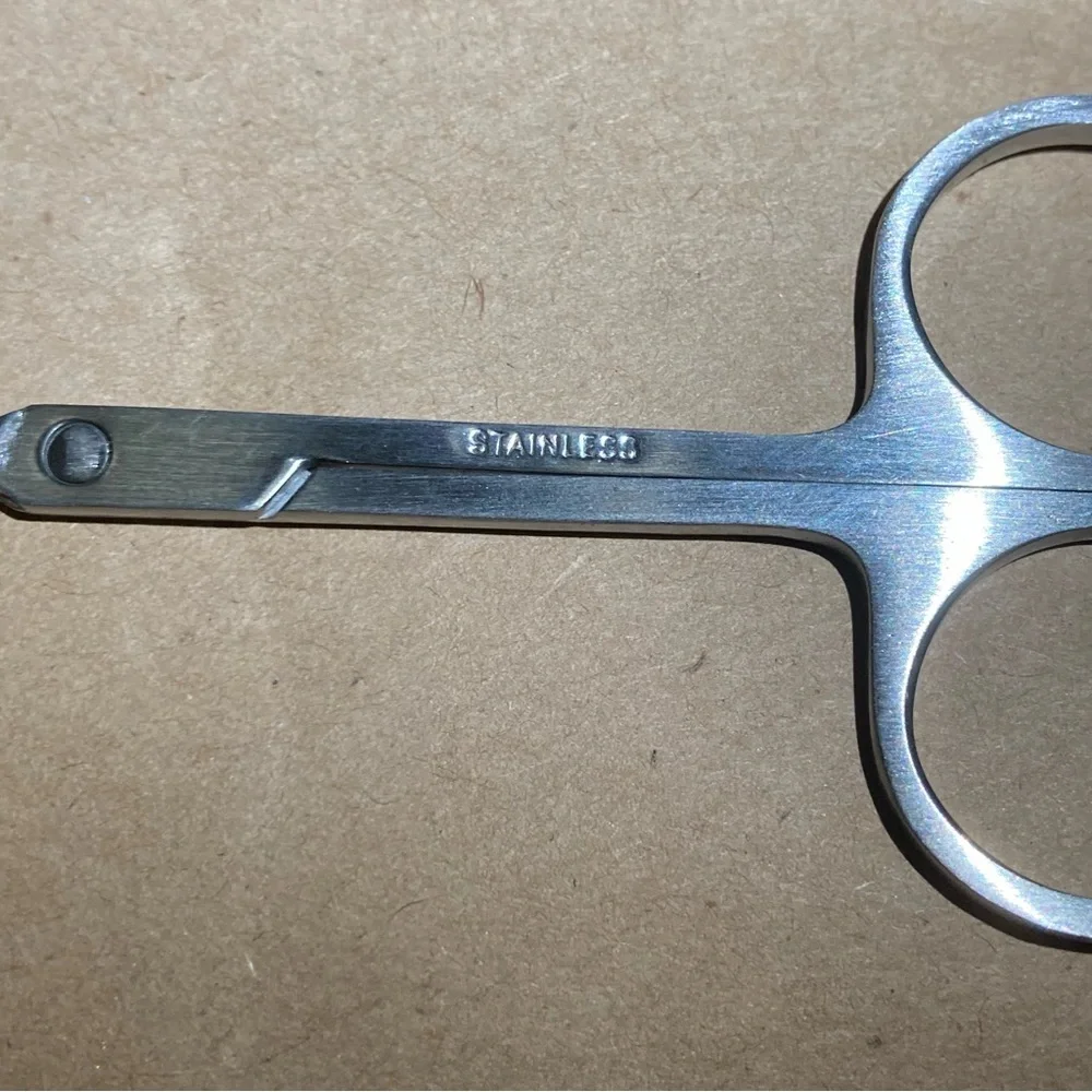 Bobbi brown scissor